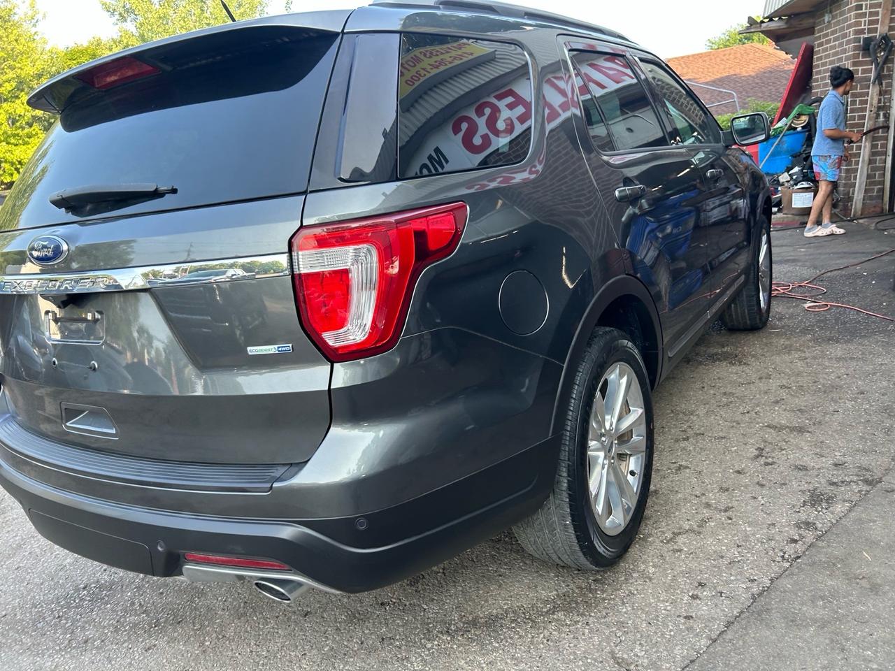 2019 Ford Explorer XLT 4WD Photo