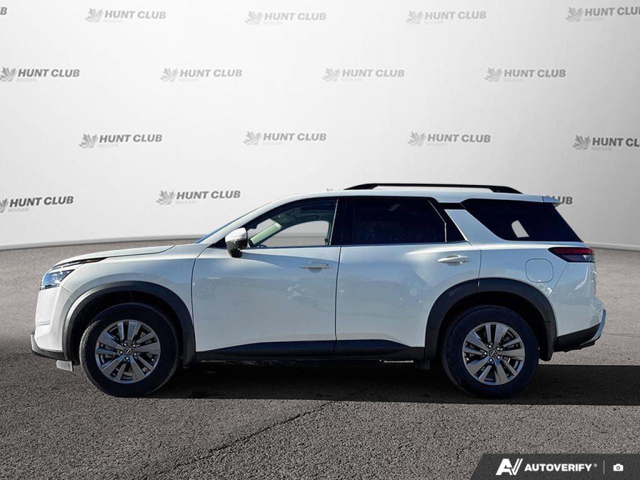 2024 Nissan Pathfinder SV Photo