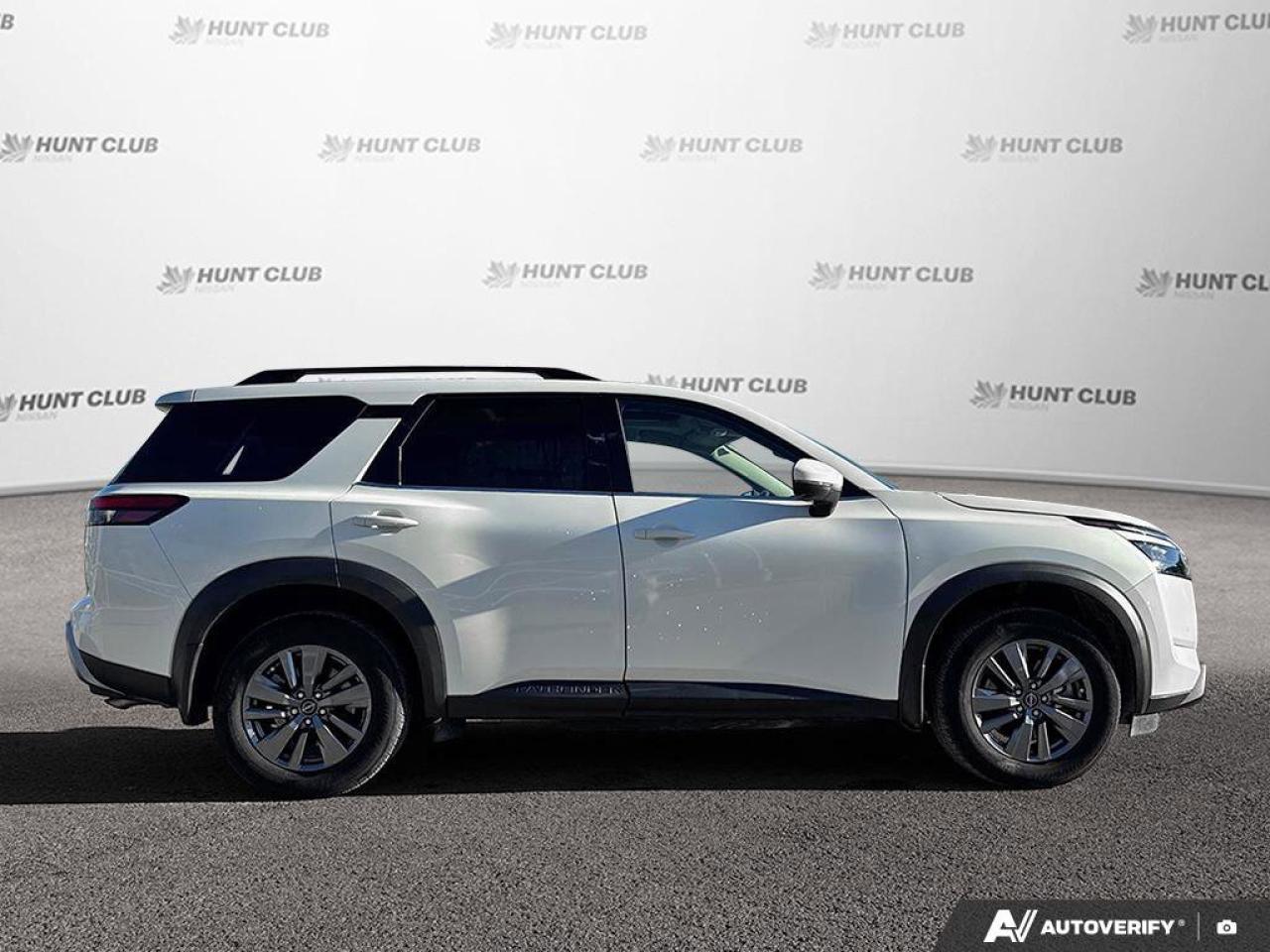 2024 Nissan Pathfinder SV Photo