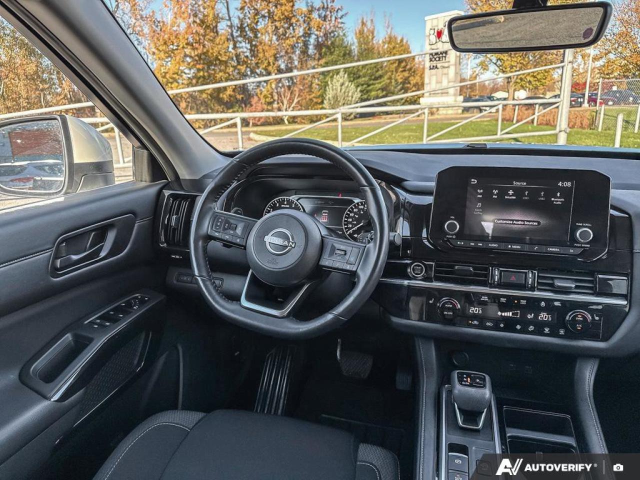 2024 Nissan Pathfinder SV Photo