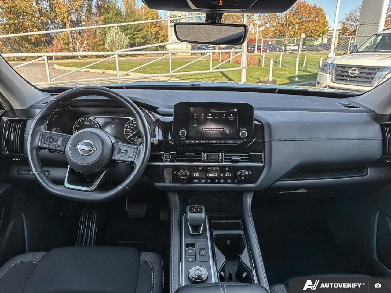 2024 Nissan Pathfinder SV Photo