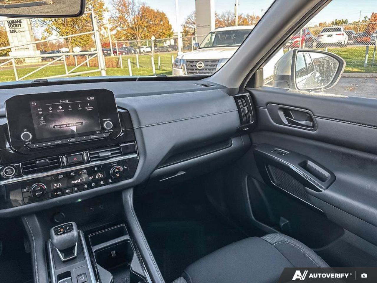 2024 Nissan Pathfinder SV Photo