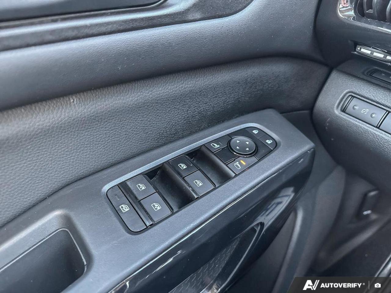 2024 Nissan Pathfinder SV Photo