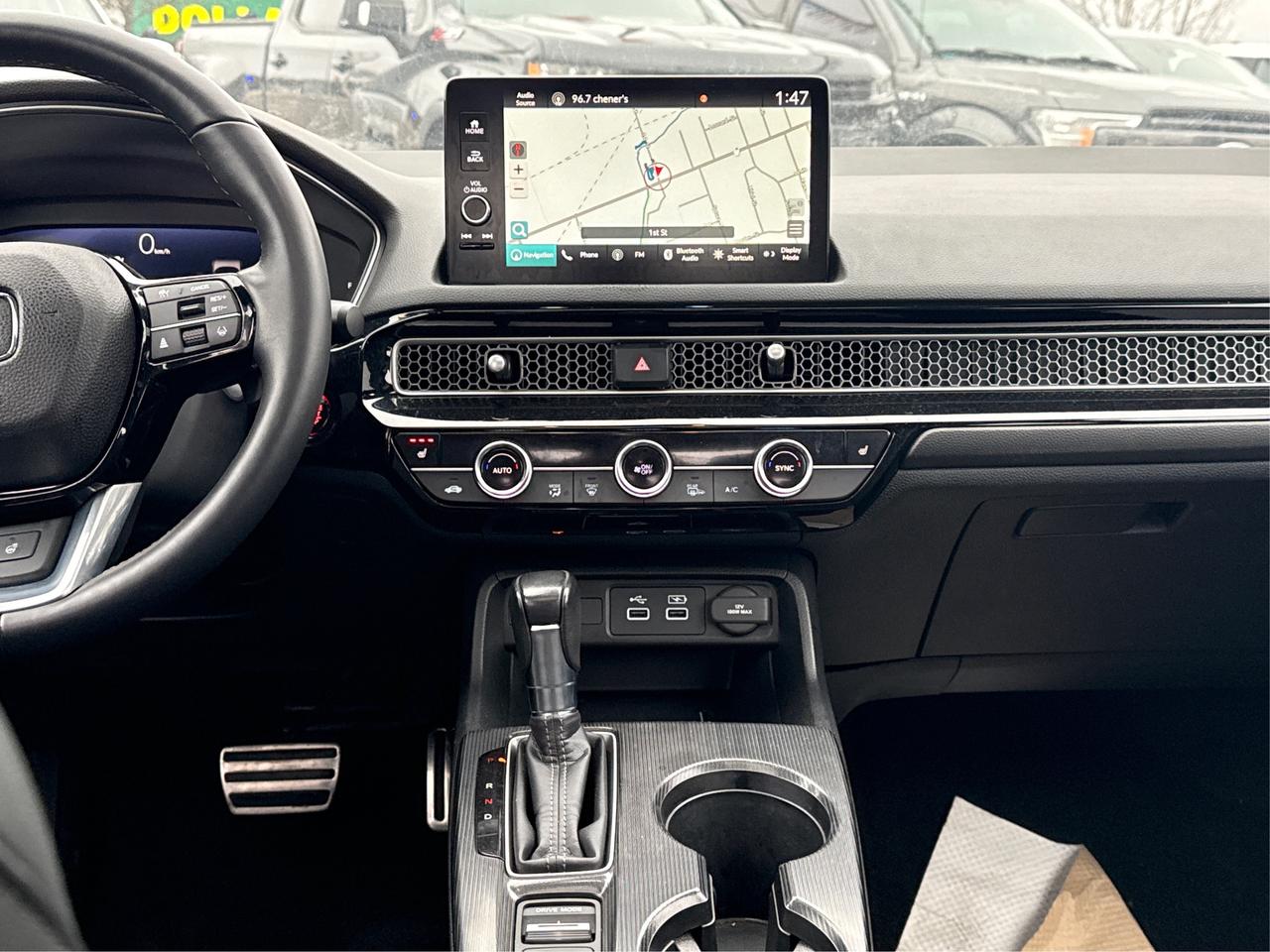 2024 Honda Civic Hatchback NAV LEATHER SUNROOF LOADED! WE FINANCE ALL CREDIT Photo