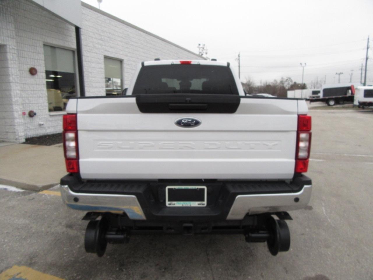 2021 Ford F-250 GAS CREW CAB 4X4 XLT SHORT BOX NEW HI-RAIL PACKAGE Photo