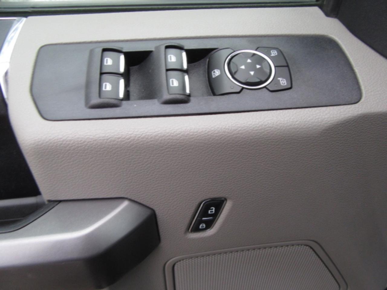 2021 Ford F-250 GAS CREW CAB 4X4 XLT SHORT BOX NEW HI-RAIL PACKAGE Photo