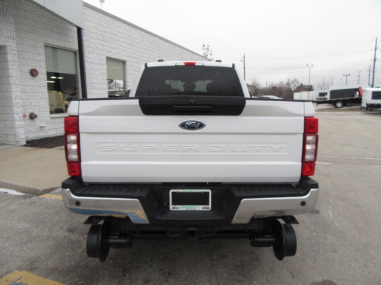 2022 Ford F-250 GAS CREW CAB 4X4 XLT SHORT BOX NEW HI-RAIL PACKAGE Photo