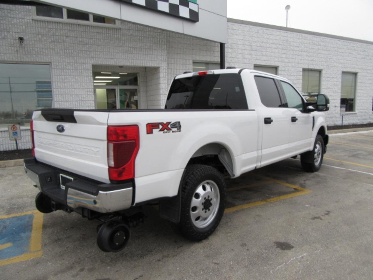 2022 Ford F-250 GAS CREW CAB 4X4 XLT SHORT BOX NEW HI-RAIL PACKAGE Photo2