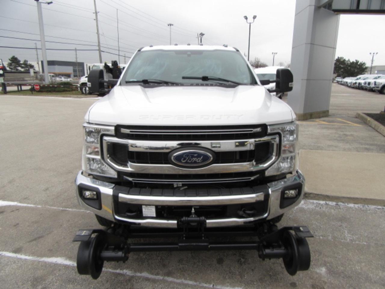 2022 Ford F-250 GAS CREW CAB 4X4 XLT SHORT BOX NEW HI-RAIL PACKAGE Photo