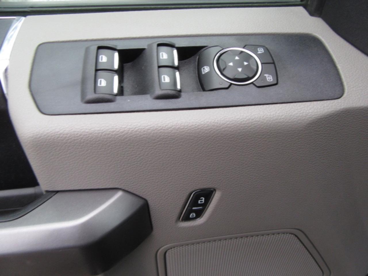 2022 Ford F-250 GAS CREW CAB 4X4 XLT SHORT BOX NEW HI-RAIL PACKAGE Photo