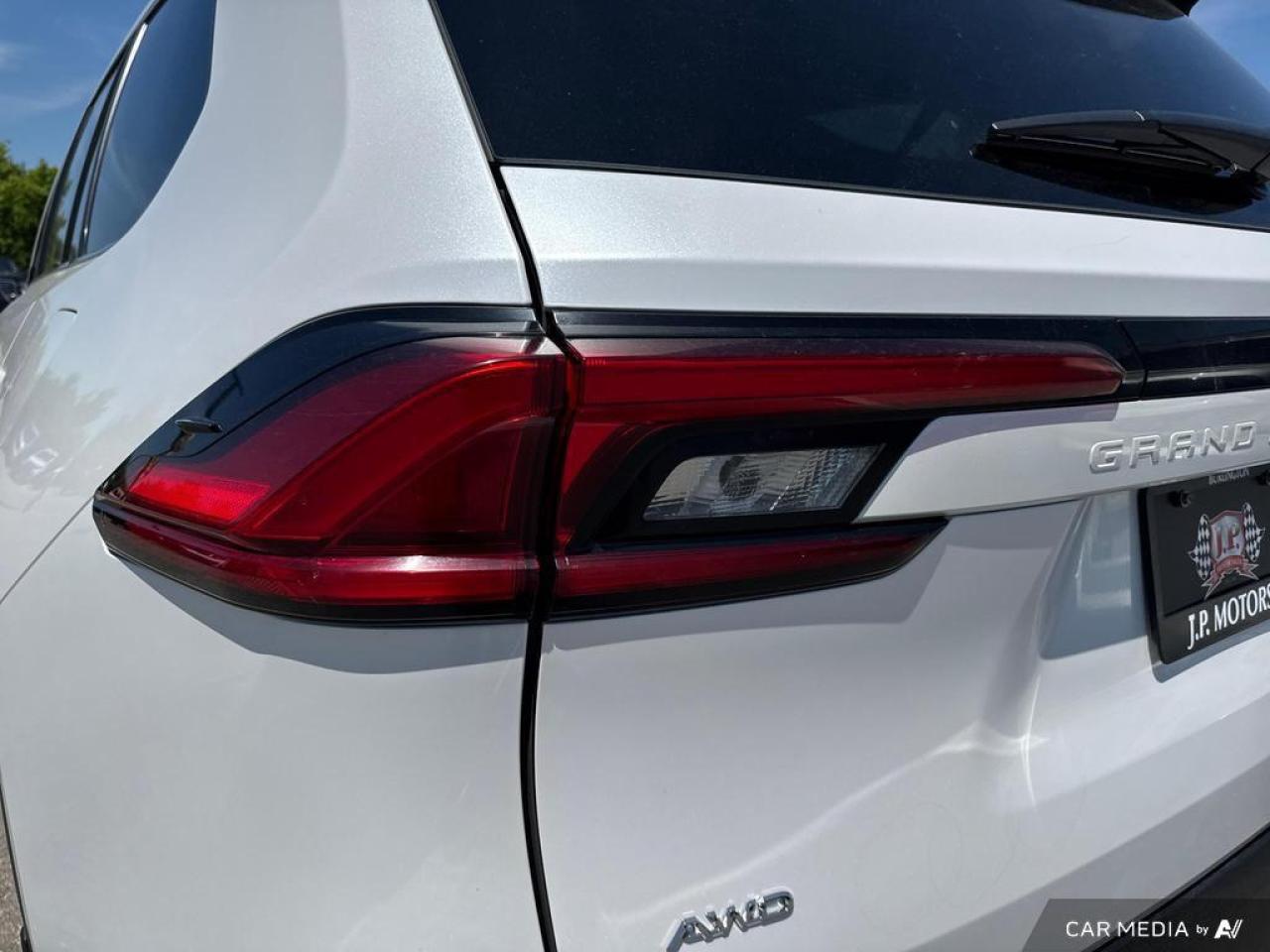 2024 Toyota Grand Highlander XLE BACKUP CAM   BLUETOOTH   HTD SEATS   KEYLESS E Photo