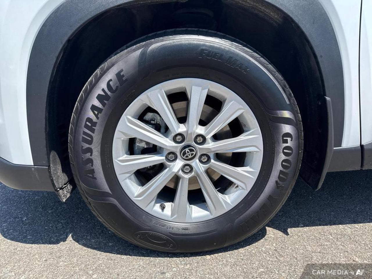 2024 Toyota Grand Highlander XLE BACKUP CAM   BLUETOOTH   HTD SEATS   KEYLESS E Photo