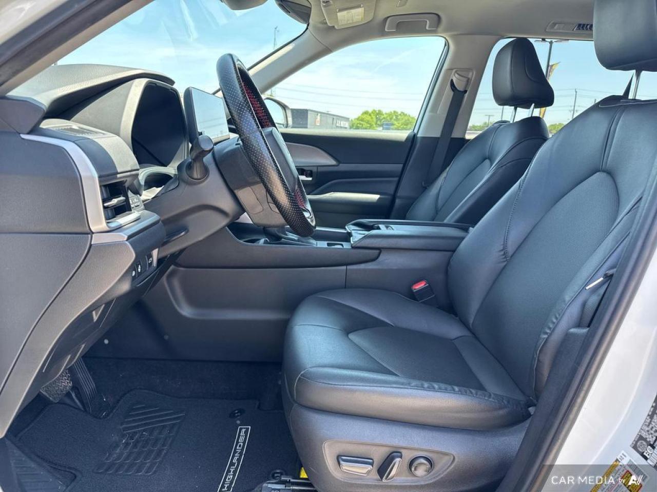 2024 Toyota Grand Highlander XLE BACKUP CAM   BLUETOOTH   HTD SEATS   KEYLESS E Photo