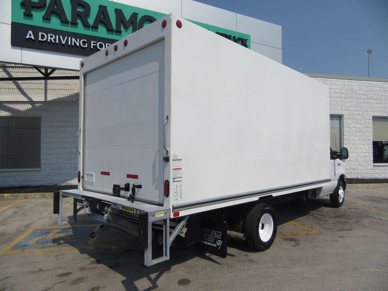 2023 Ford E-450 CUBE VAN 16FT HIGH BOX & POWER LIFTGATE Photo