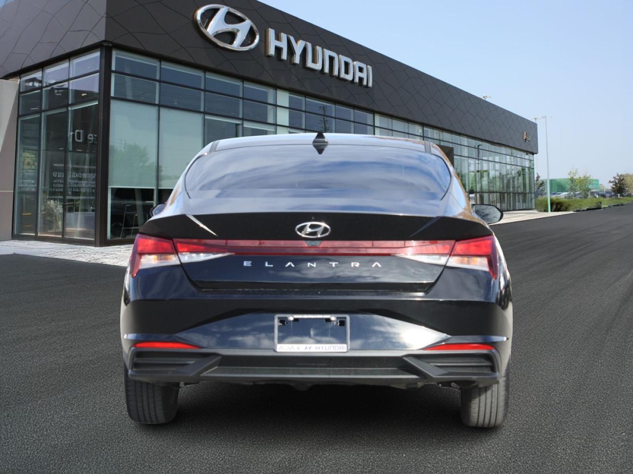 2023 Hyundai Elantra Preferred / Heated Seats / Blind Spot / Camera Photo