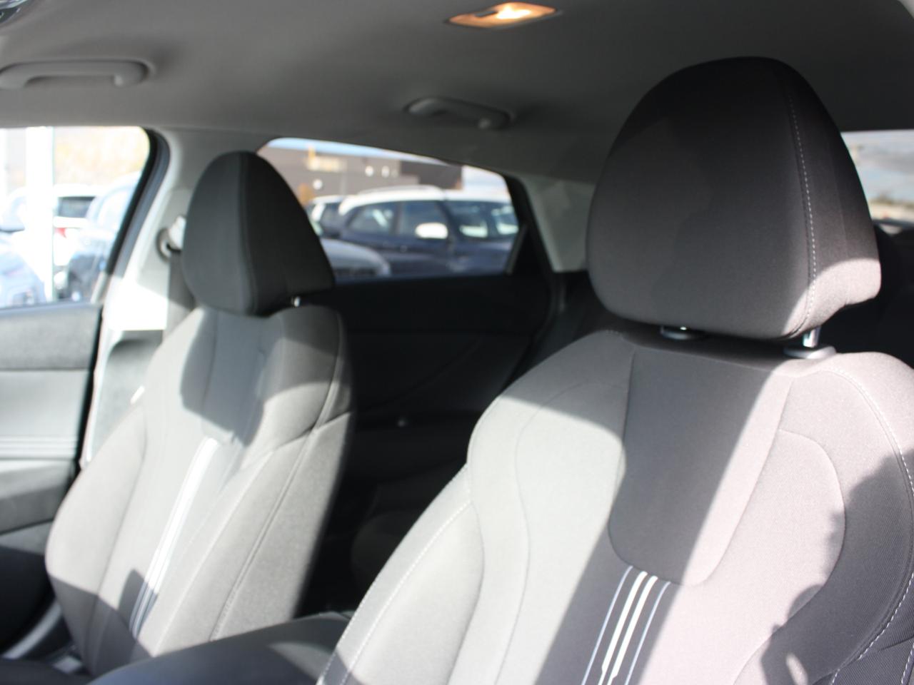 2023 Hyundai Elantra Preferred / Heated Seats / Blind Spot / Camera Photo