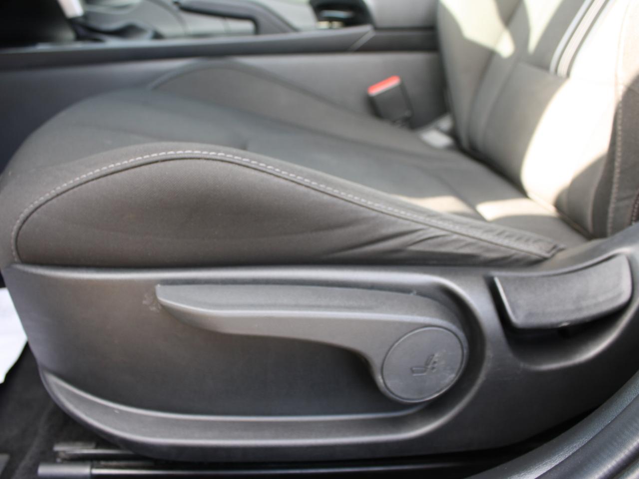 2023 Hyundai Elantra Preferred / Heated Seats / Blind Spot / Camera Photo