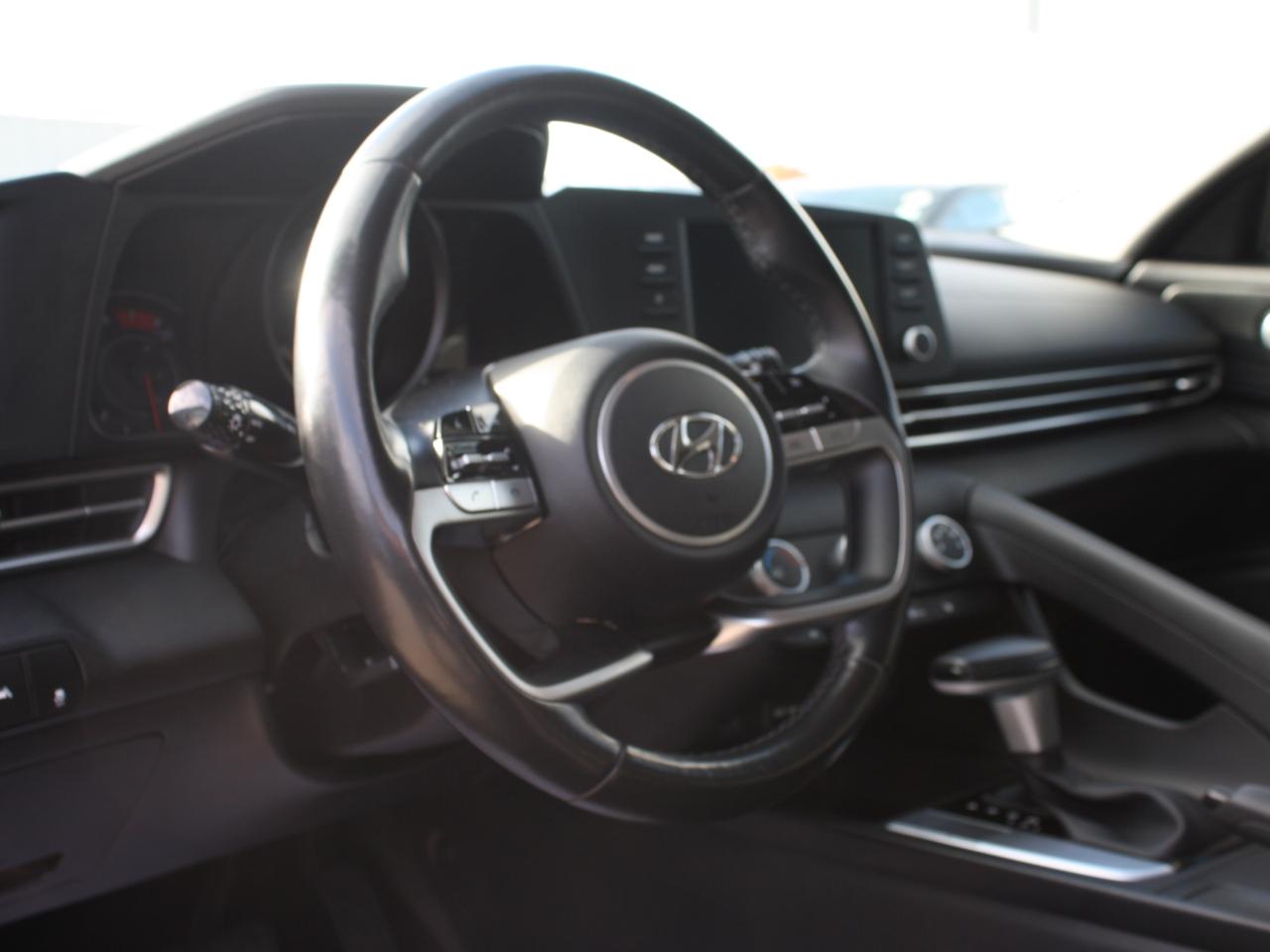 2023 Hyundai Elantra Preferred / Heated Seats / Blind Spot / Camera Photo