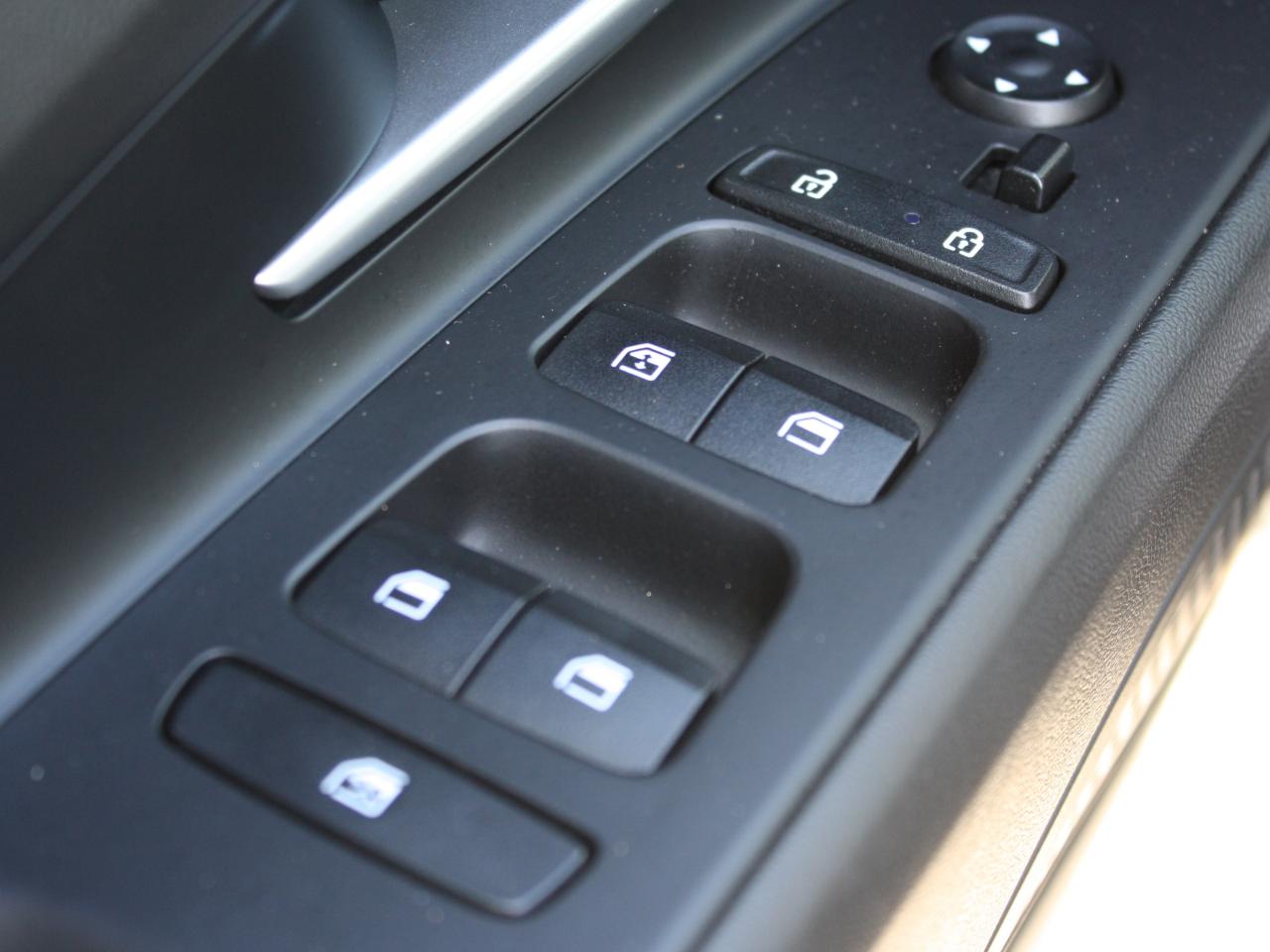 2023 Hyundai Elantra Preferred / Heated Seats / Blind Spot / Camera Photo