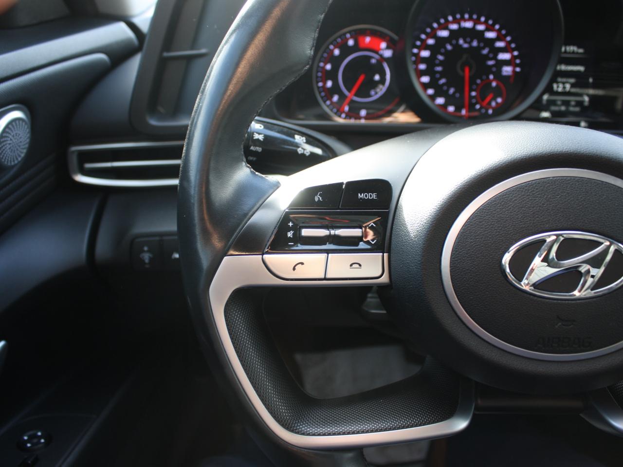 2023 Hyundai Elantra Preferred / Heated Seats / Blind Spot / Camera Photo