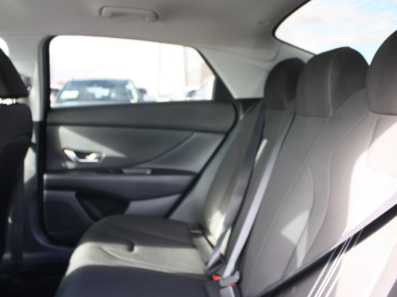 2023 Hyundai Elantra Preferred / Heated Seats / Blind Spot / Camera Photo