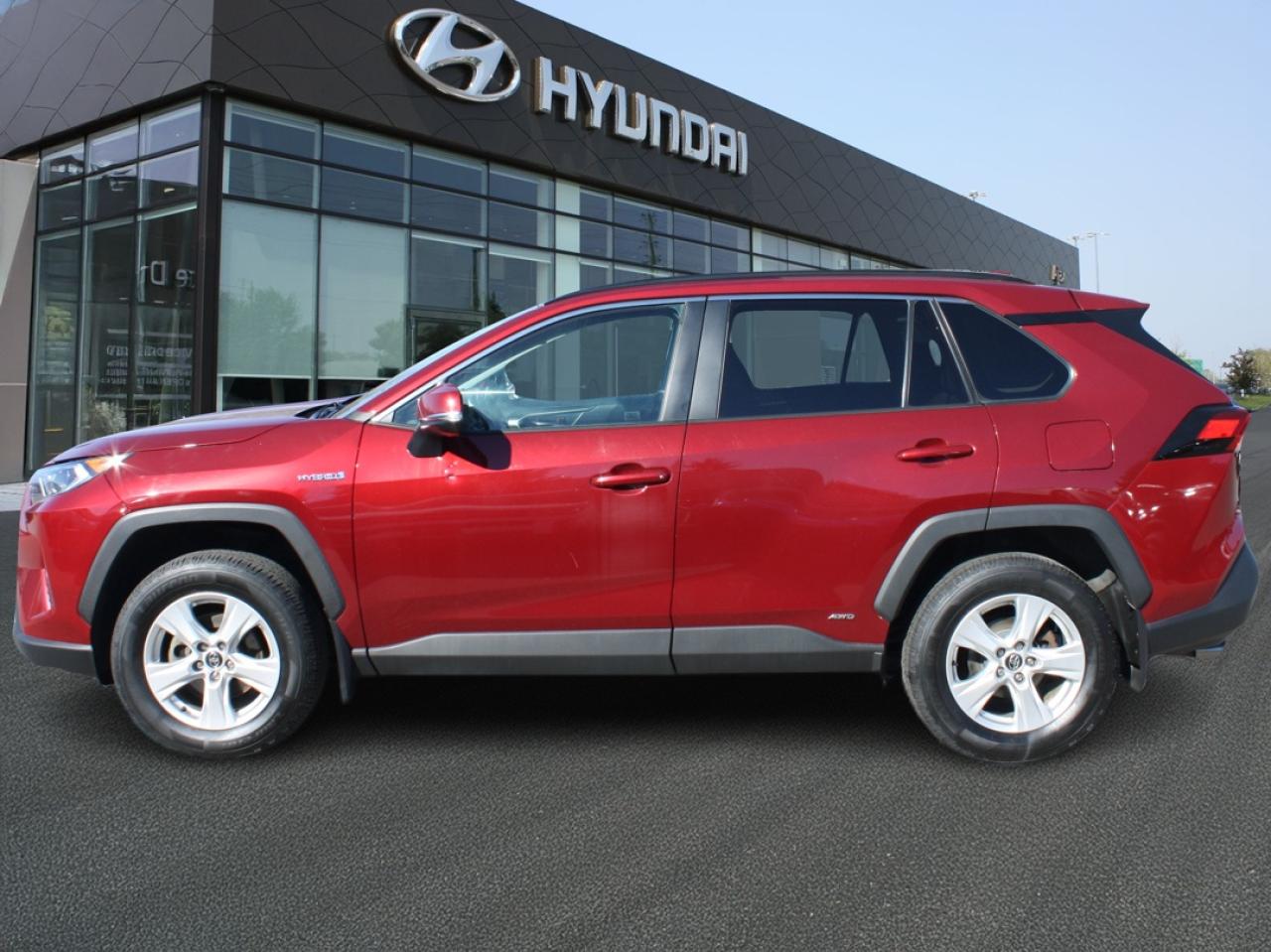 2020 Toyota RAV4 Hybrid Hybrid XLE AWD / Heated Seats / Sunroof / Navigati Photo