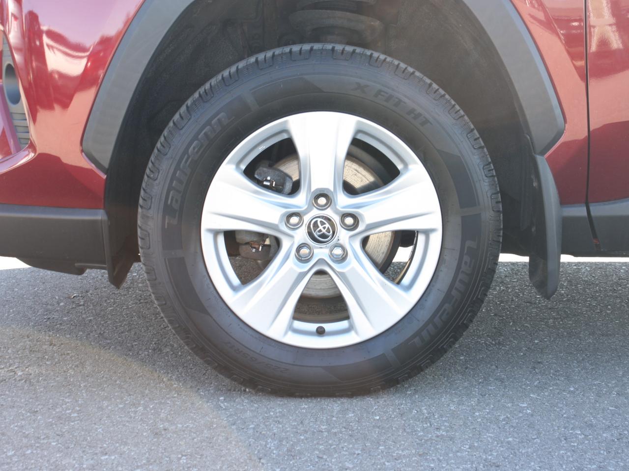 2020 Toyota RAV4 Hybrid Hybrid XLE AWD / Heated Seats / Sunroof / Navigati Photo