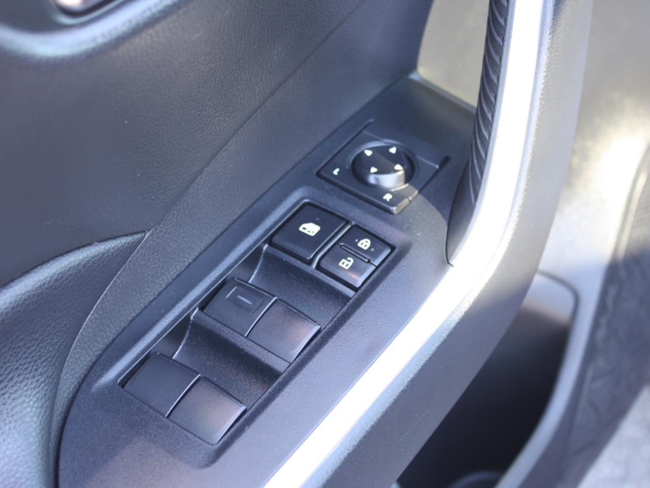 2020 Toyota RAV4 Hybrid Hybrid XLE AWD / Heated Seats / Sunroof / Navigati Photo