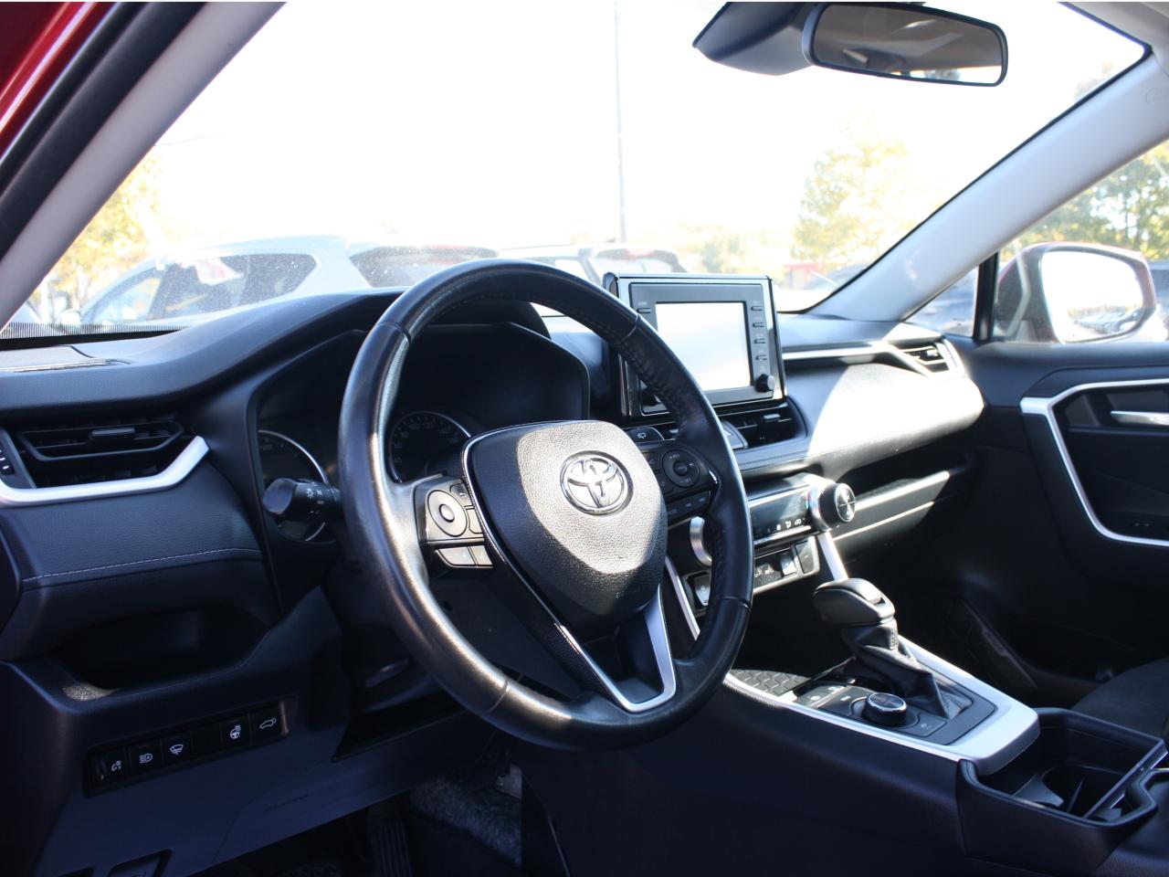 2020 Toyota RAV4 Hybrid Hybrid XLE AWD / Heated Seats / Sunroof / Navigati Photo