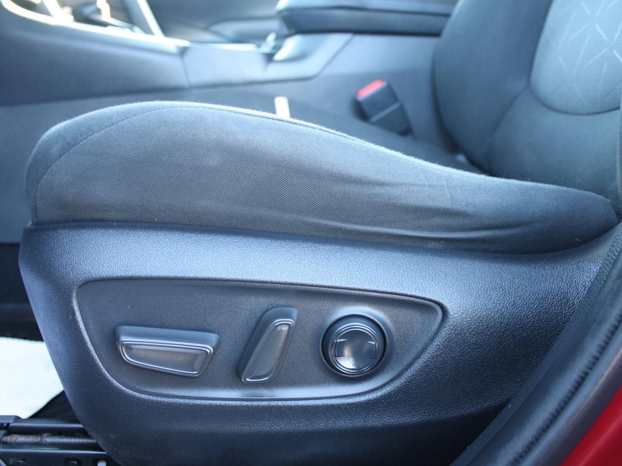 2020 Toyota RAV4 Hybrid Hybrid XLE AWD / Heated Seats / Sunroof / Navigati Photo