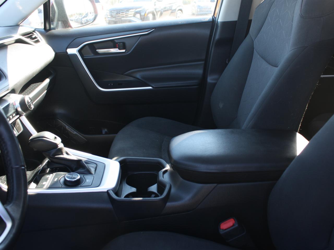 2020 Toyota RAV4 Hybrid Hybrid XLE AWD / Heated Seats / Sunroof / Navigati Photo