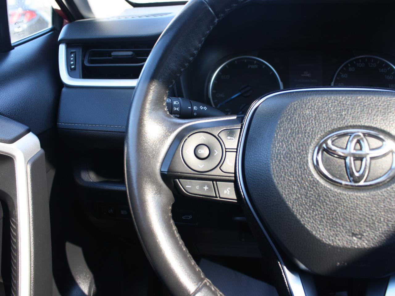 2020 Toyota RAV4 Hybrid Hybrid XLE AWD / Heated Seats / Sunroof / Navigati Photo