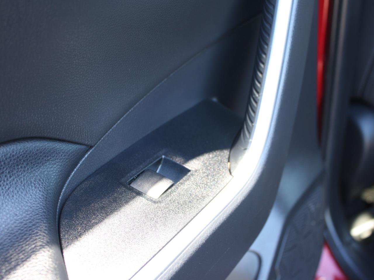 2020 Toyota RAV4 Hybrid Hybrid XLE AWD / Heated Seats / Sunroof / Navigati Photo