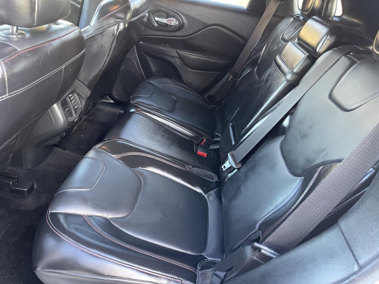 2015 Jeep Cherokee 4WD 4dr Trailhawk Photo