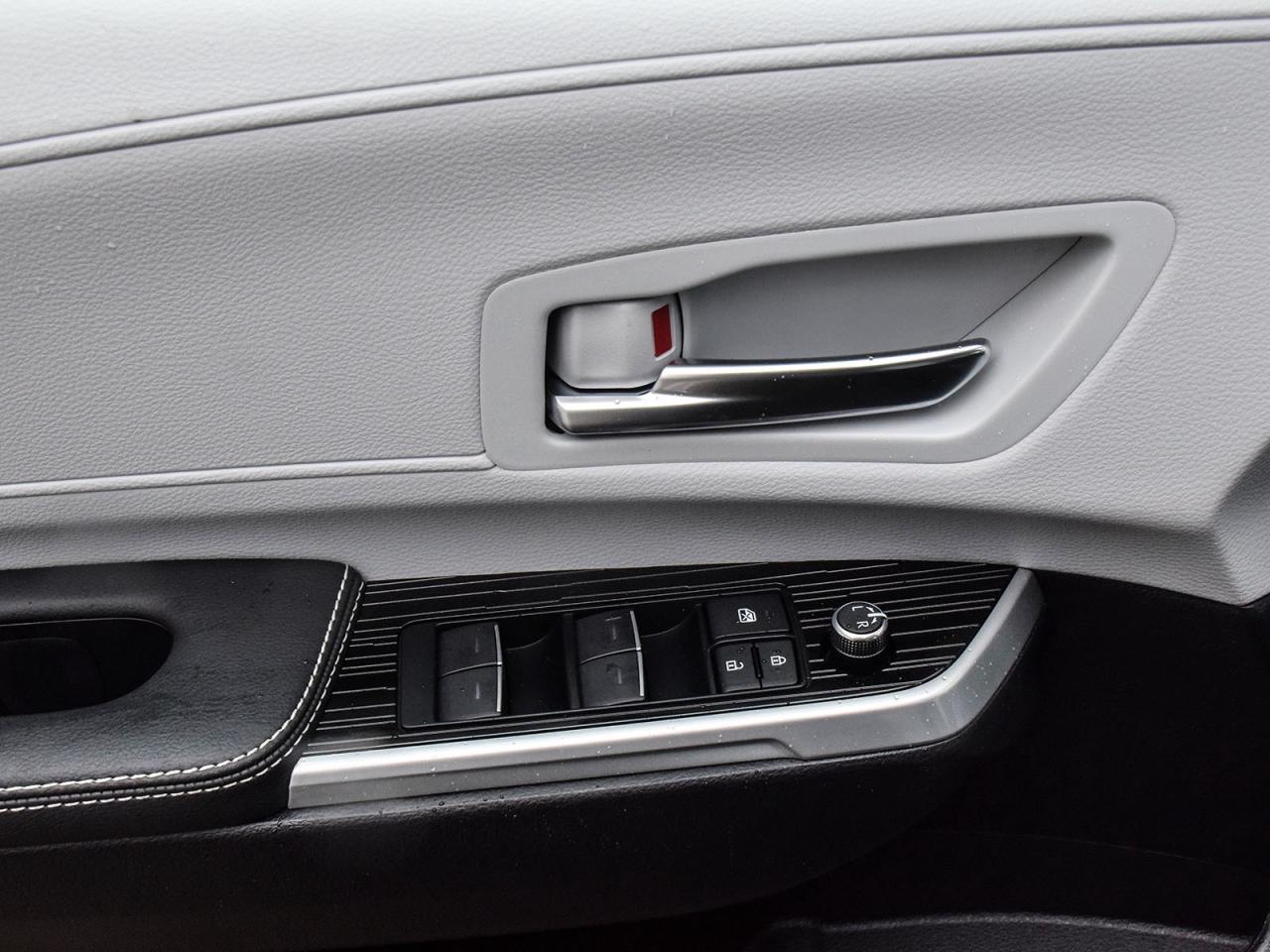 2025 Toyota Sienna XSE Photo4