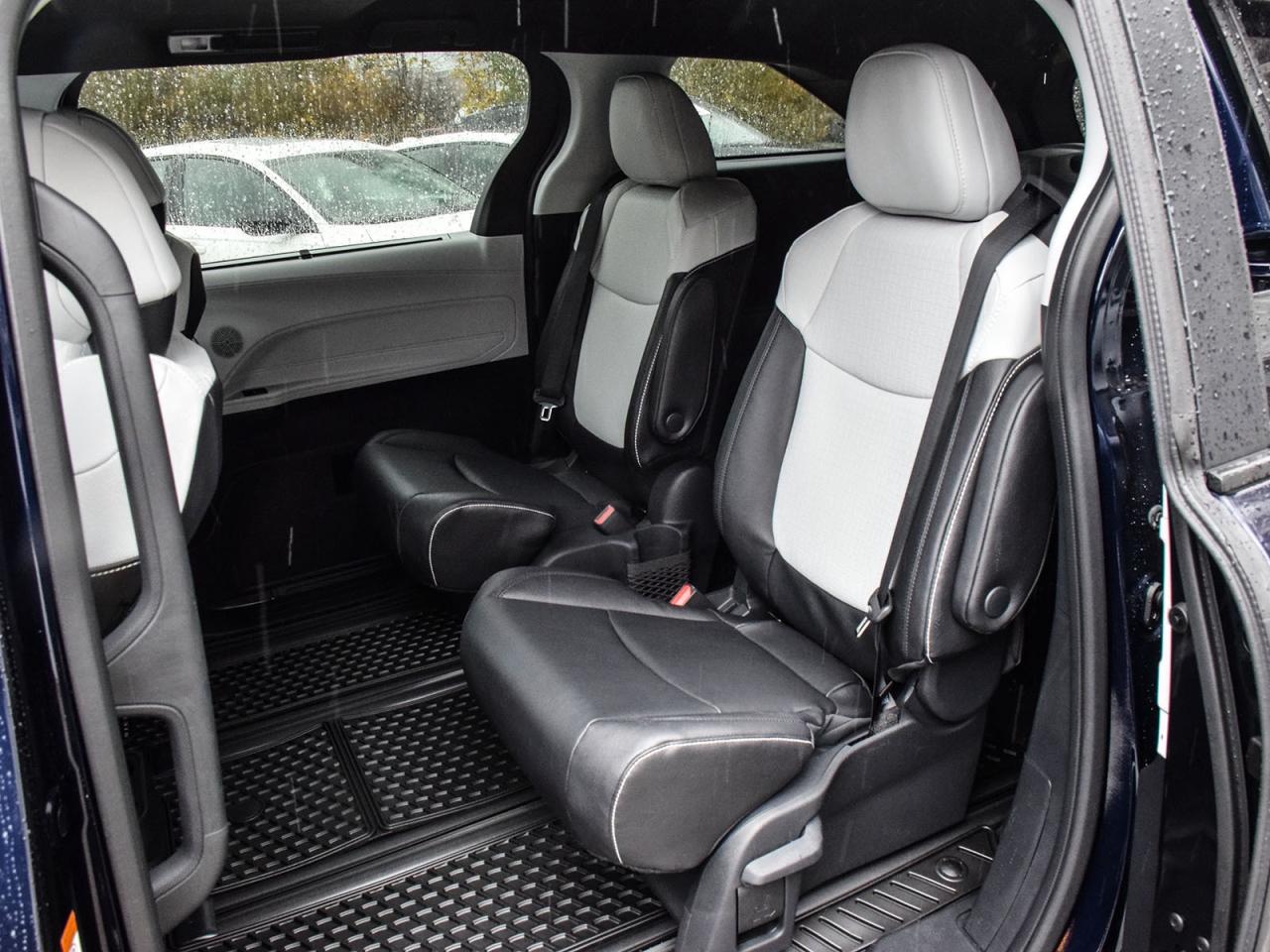 2025 Toyota Sienna XSE Photo