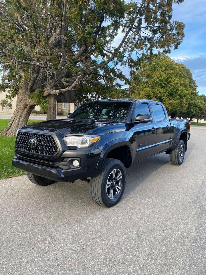 2019 Toyota Tacoma V6 4X4 Photo2