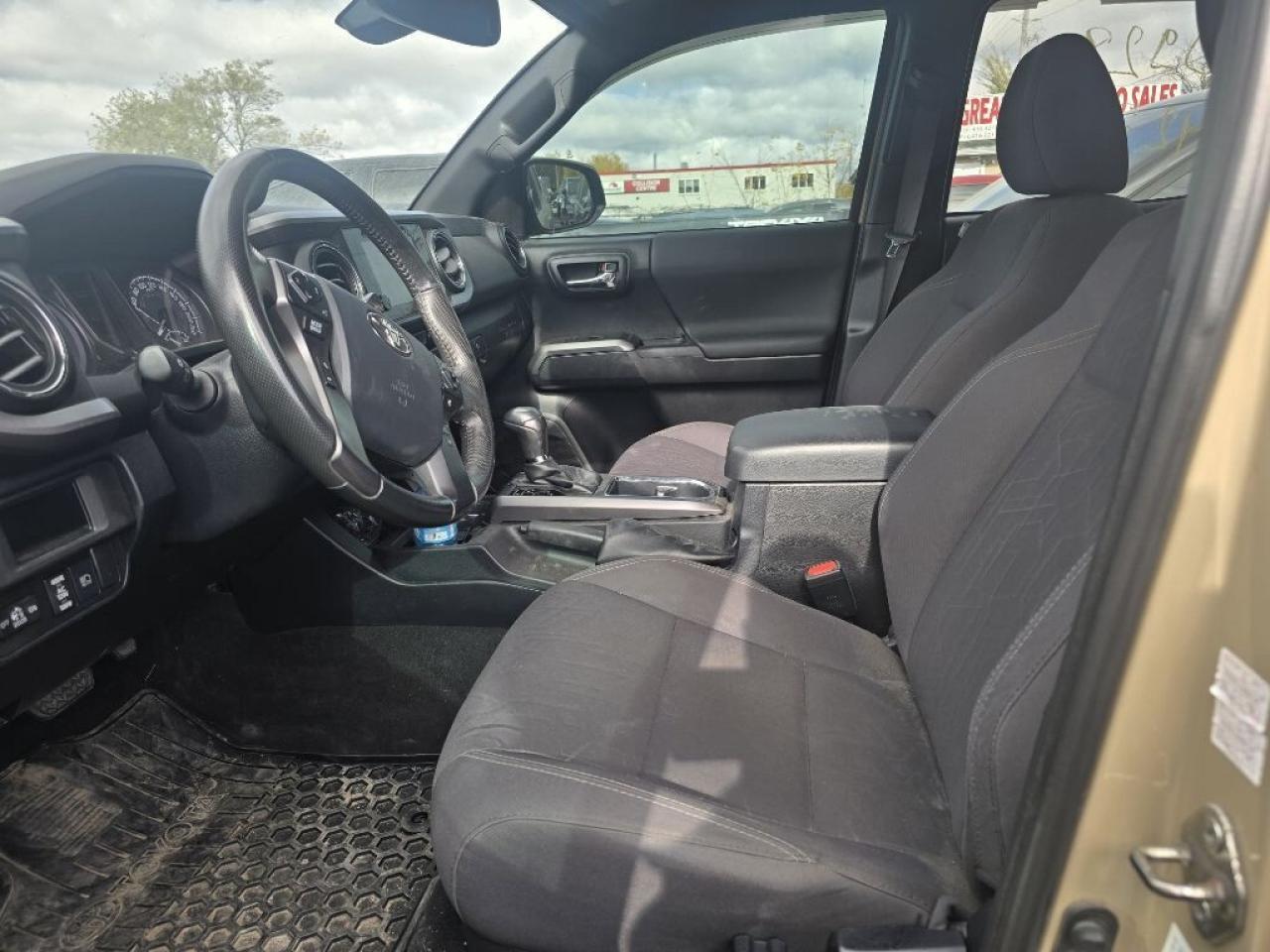 2018 Toyota Tacoma TRD Off Road 4x4 Double Cab 127.4 in. Photo2