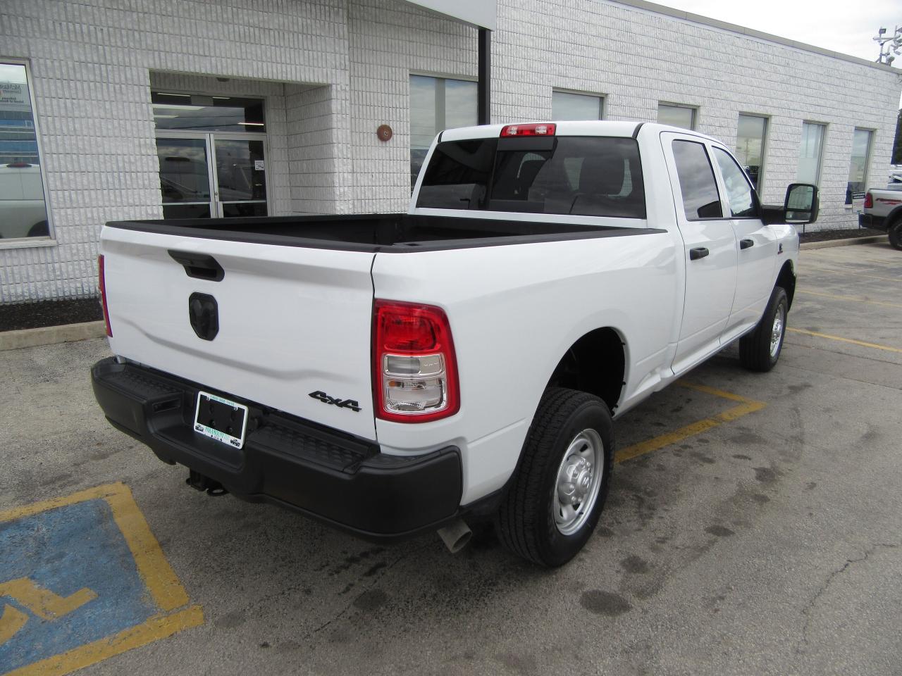 2024 RAM 2500 HEAVY DUTY DIESEL 4X4 PICKUP WITH 6.4FT BOX Photo