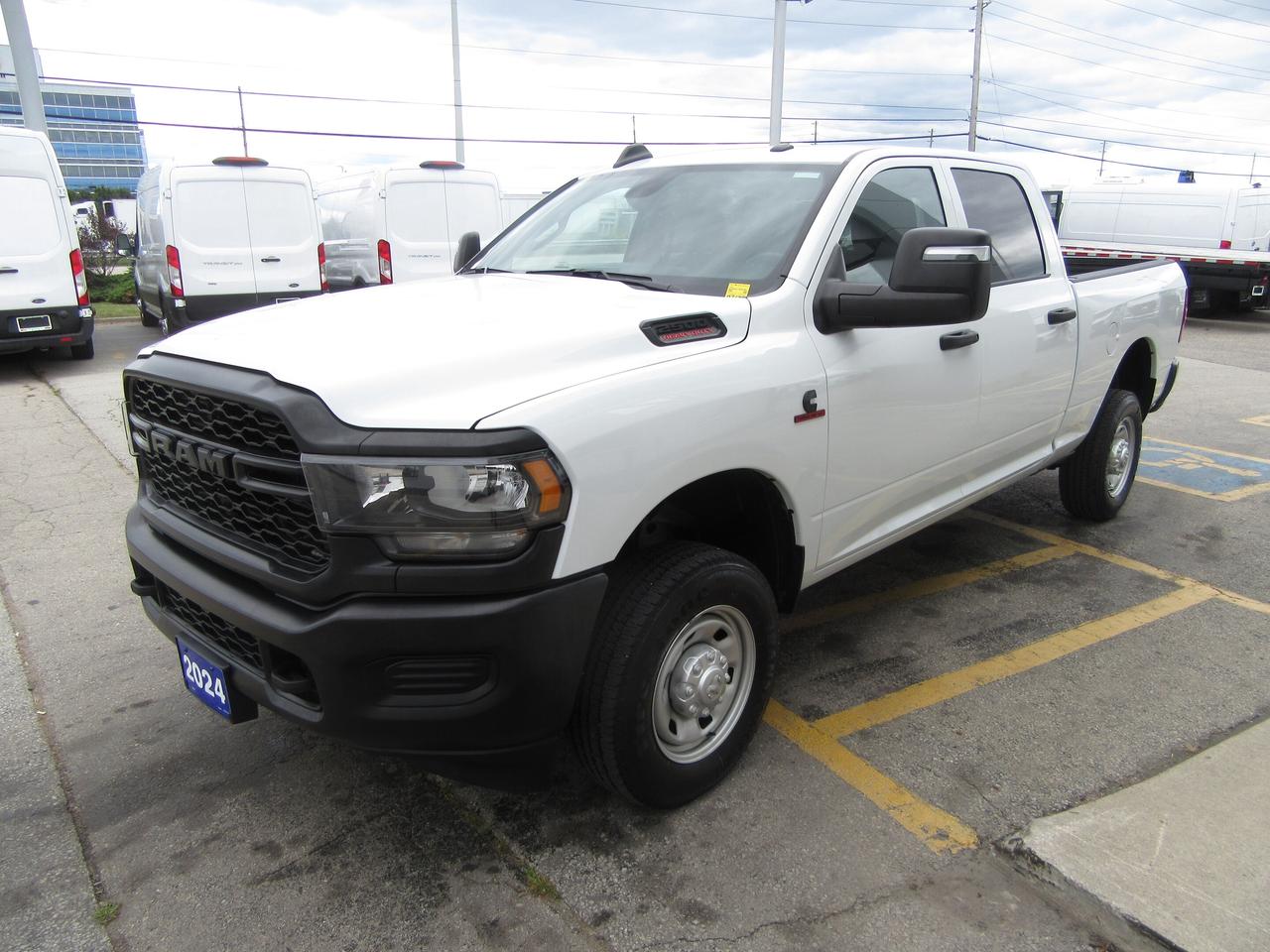 2024 RAM 2500 HEAVY DUTY DIESEL 4X4 PICKUP WITH 6.4FT BOX Photo4