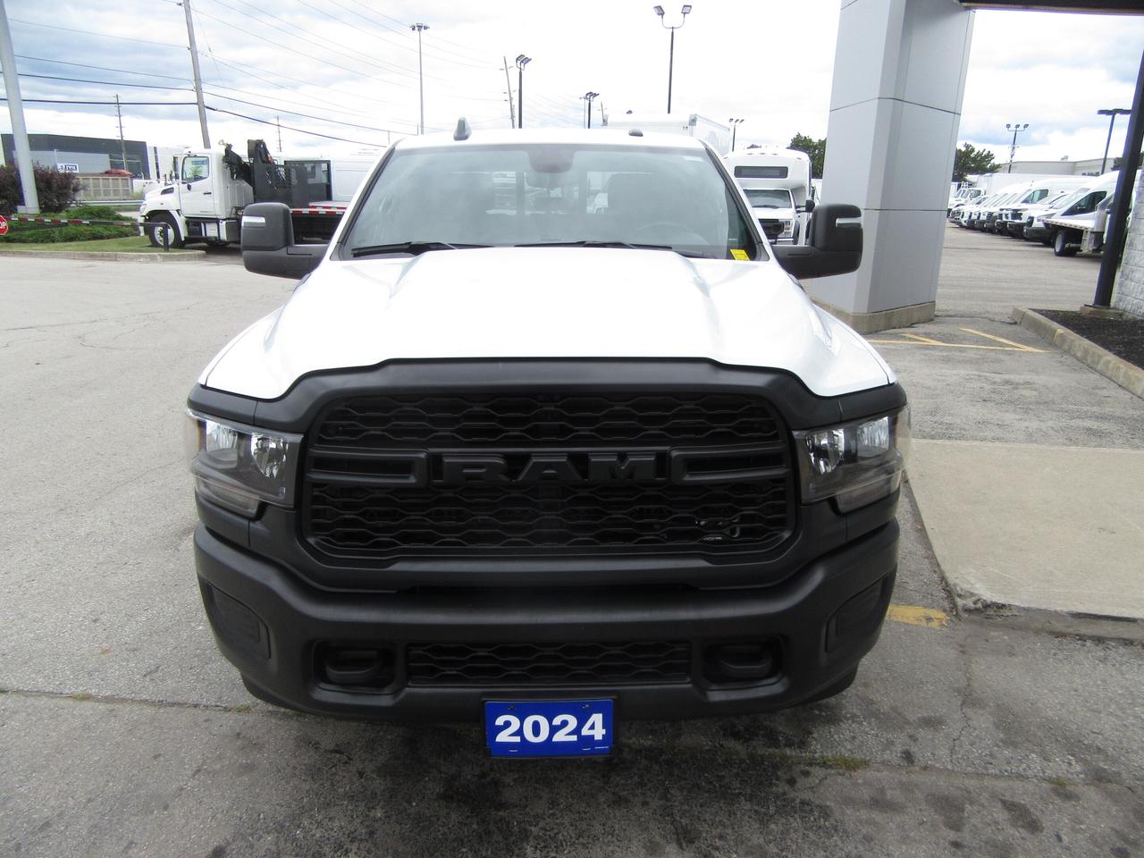 2024 RAM 2500 HEAVY DUTY DIESEL 4X4 PICKUP WITH 6.4FT BOX Photo