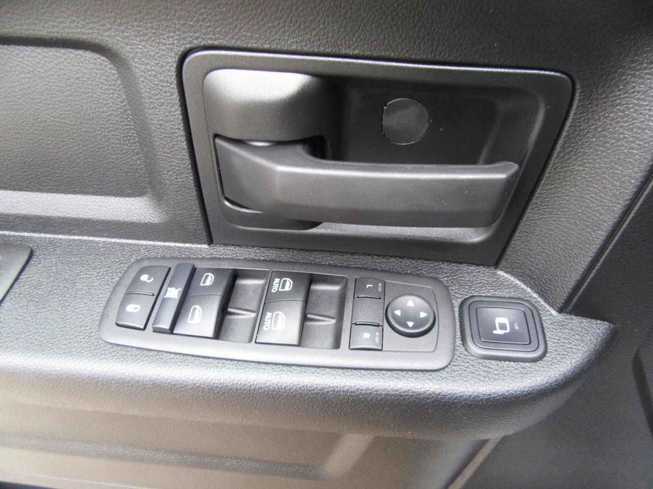 2024 RAM 2500 HEAVY DUTY DIESEL 4X4 PICKUP WITH 6.4FT BOX Photo