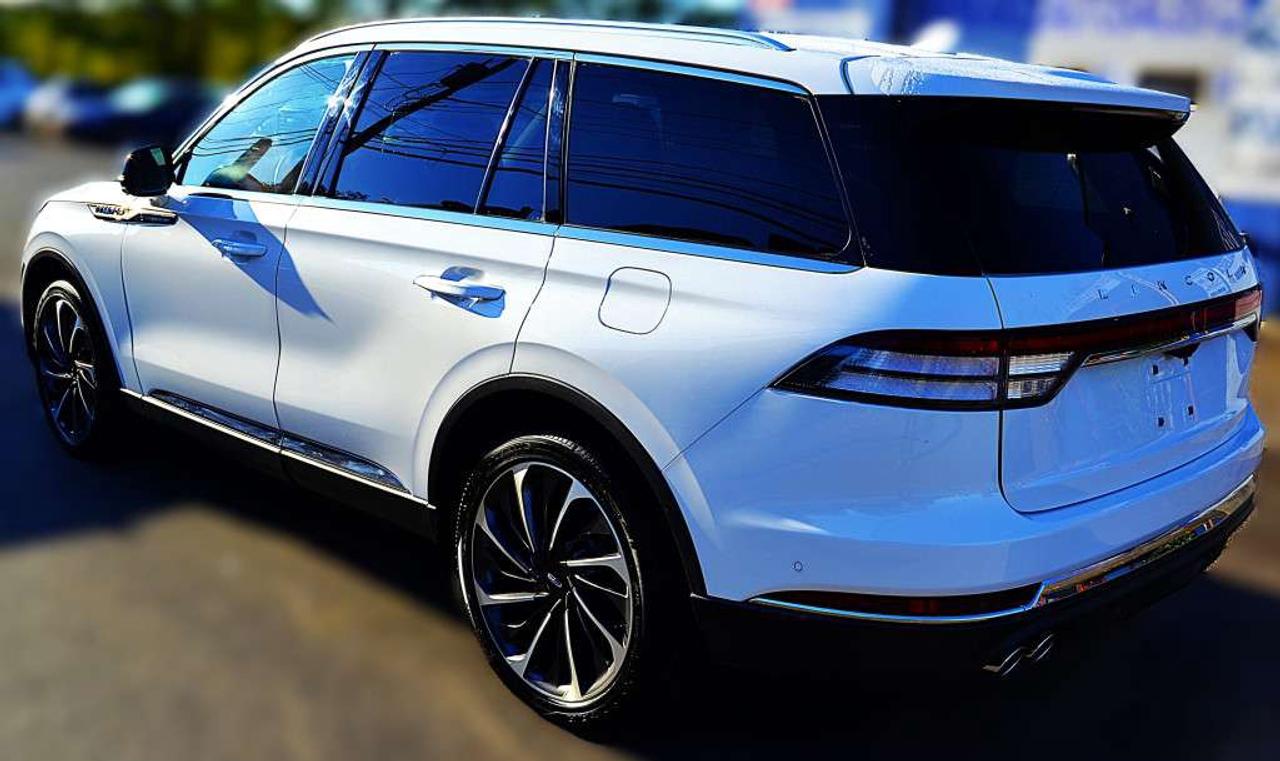 2023 Lincoln Aviator Reserve 4dr All-Wheel Drive Automatic Photo2