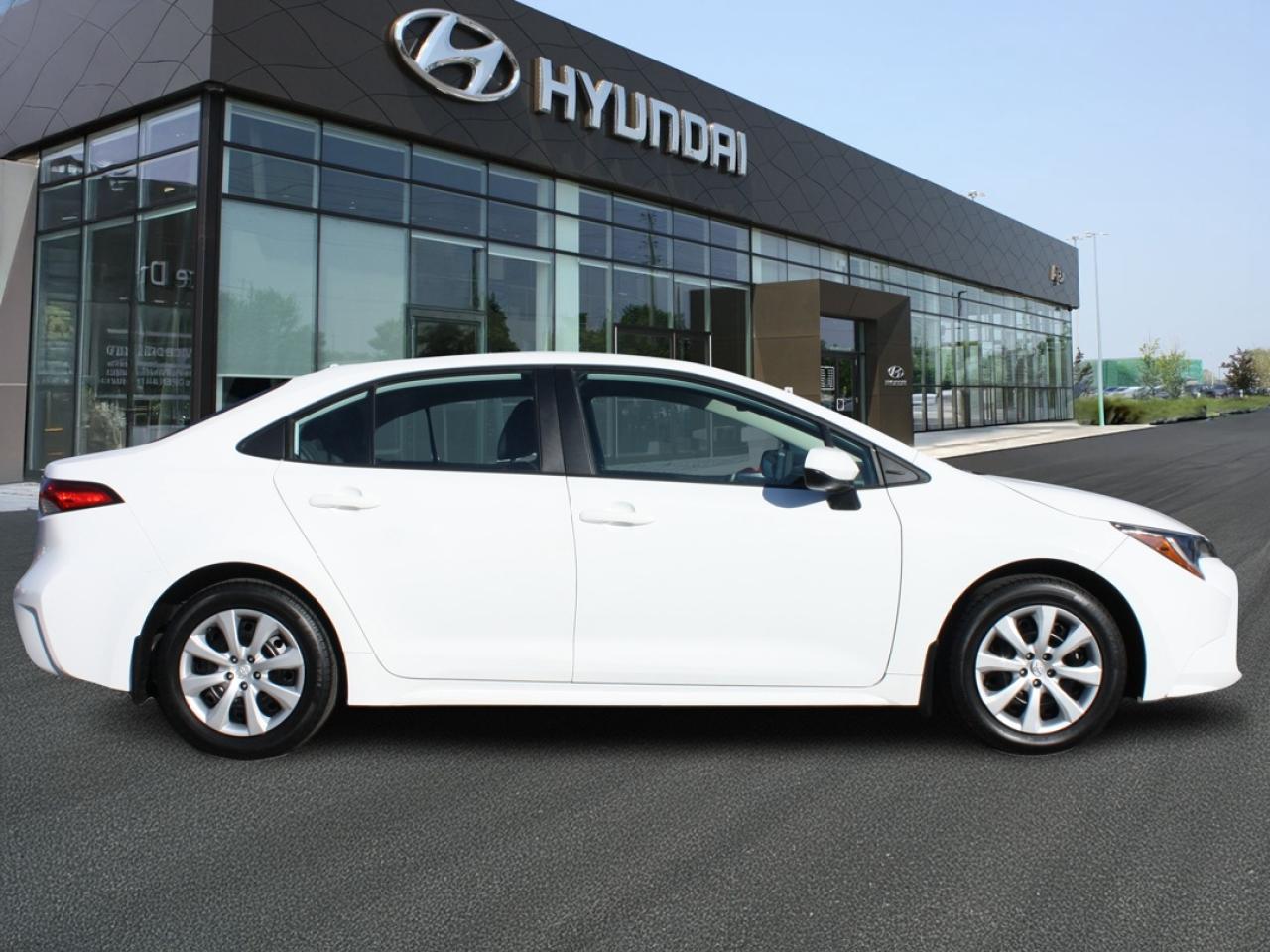 2022 Toyota Corolla LE / Heated Seats / Backup Camera / Bluetooth Photo3