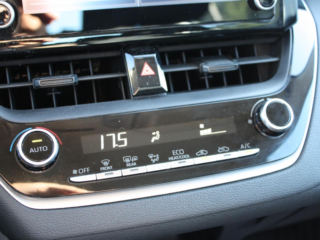 2022 Toyota Corolla LE / Heated Seats / Backup Camera / Bluetooth Photo