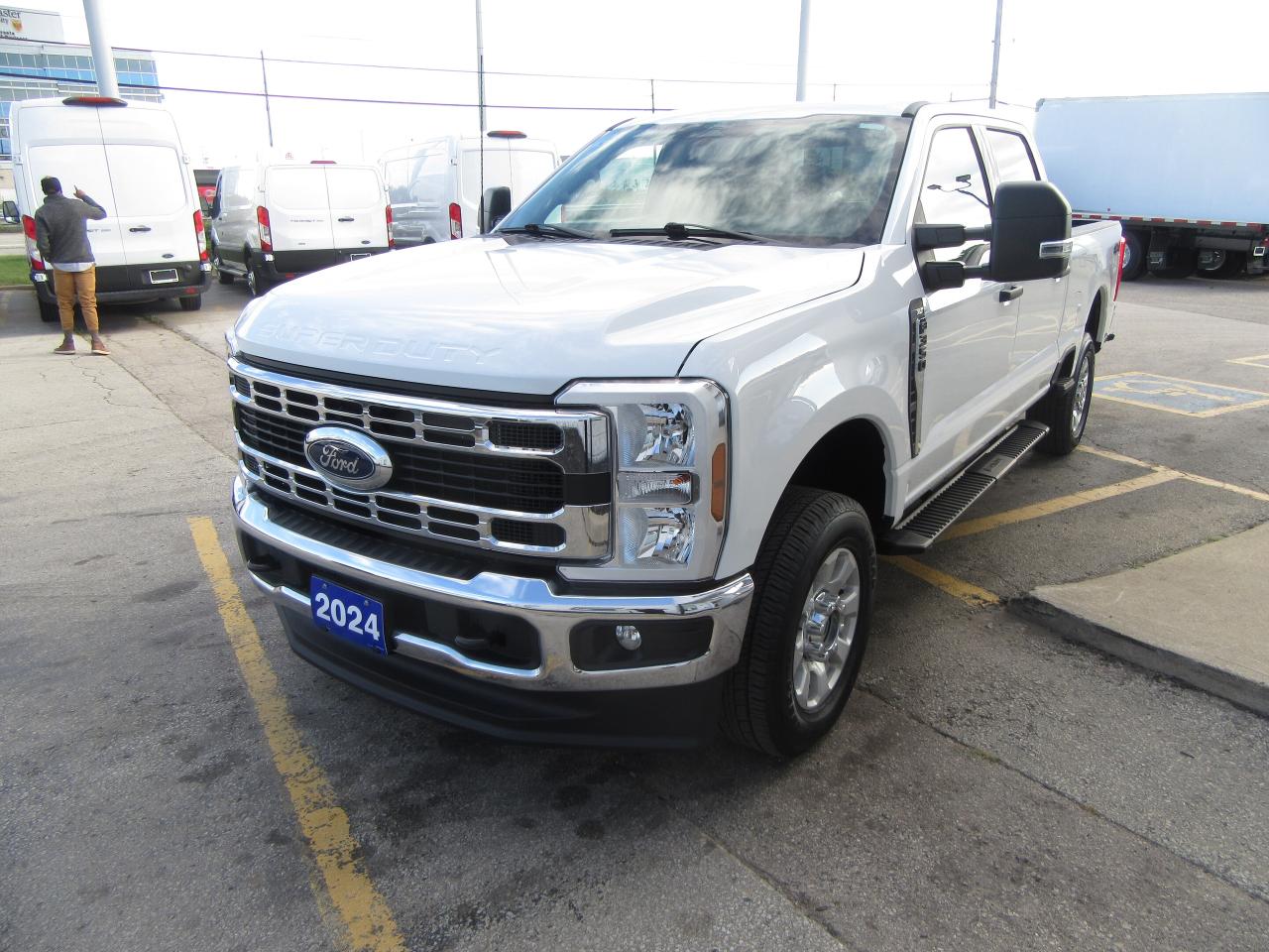 2024 Ford F-350 CREW CAB XLT 4X4 6.8FT BOX Photo