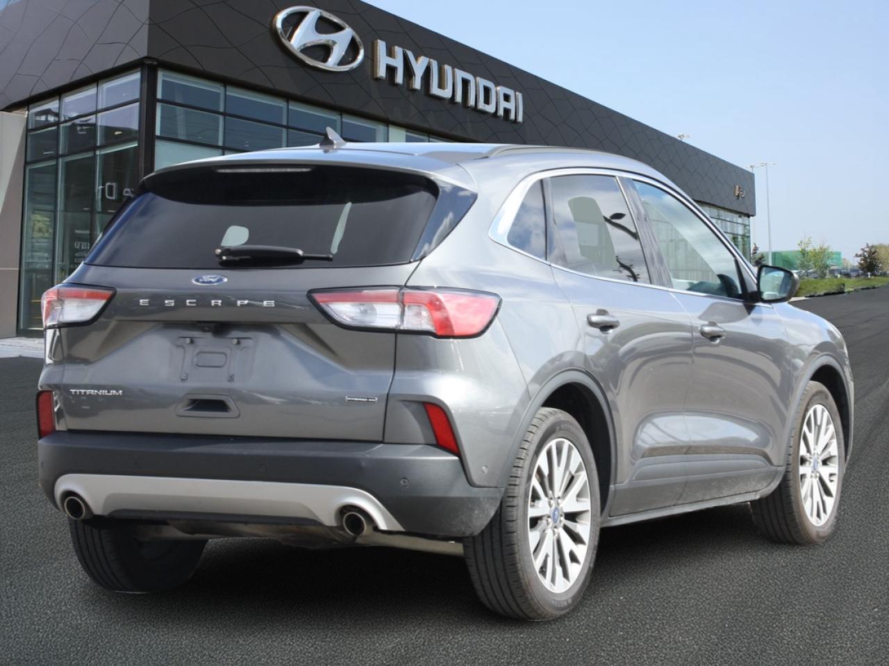 2021 Ford Escape Titanium Hybrid AWD / Leather / Heated Seats / Nav Photo4