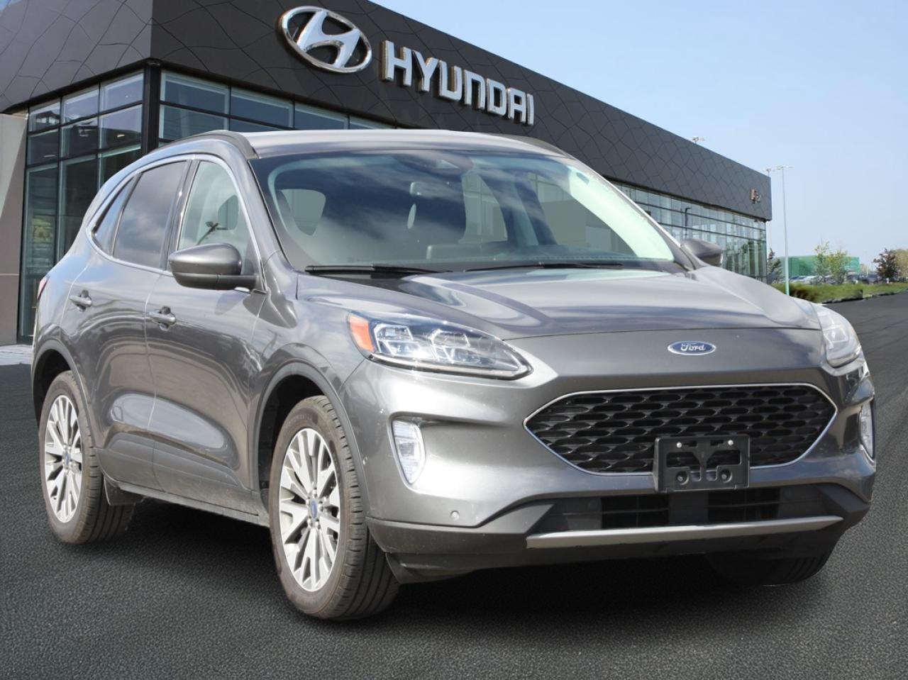 2021 Ford Escape Titanium Hybrid AWD / Leather / Heated Seats / Nav Photo