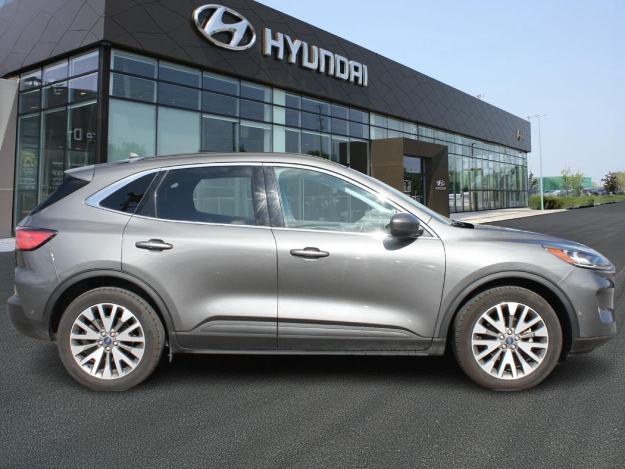 2021 Ford Escape Titanium Hybrid AWD / Leather / Heated Seats / Nav Photo