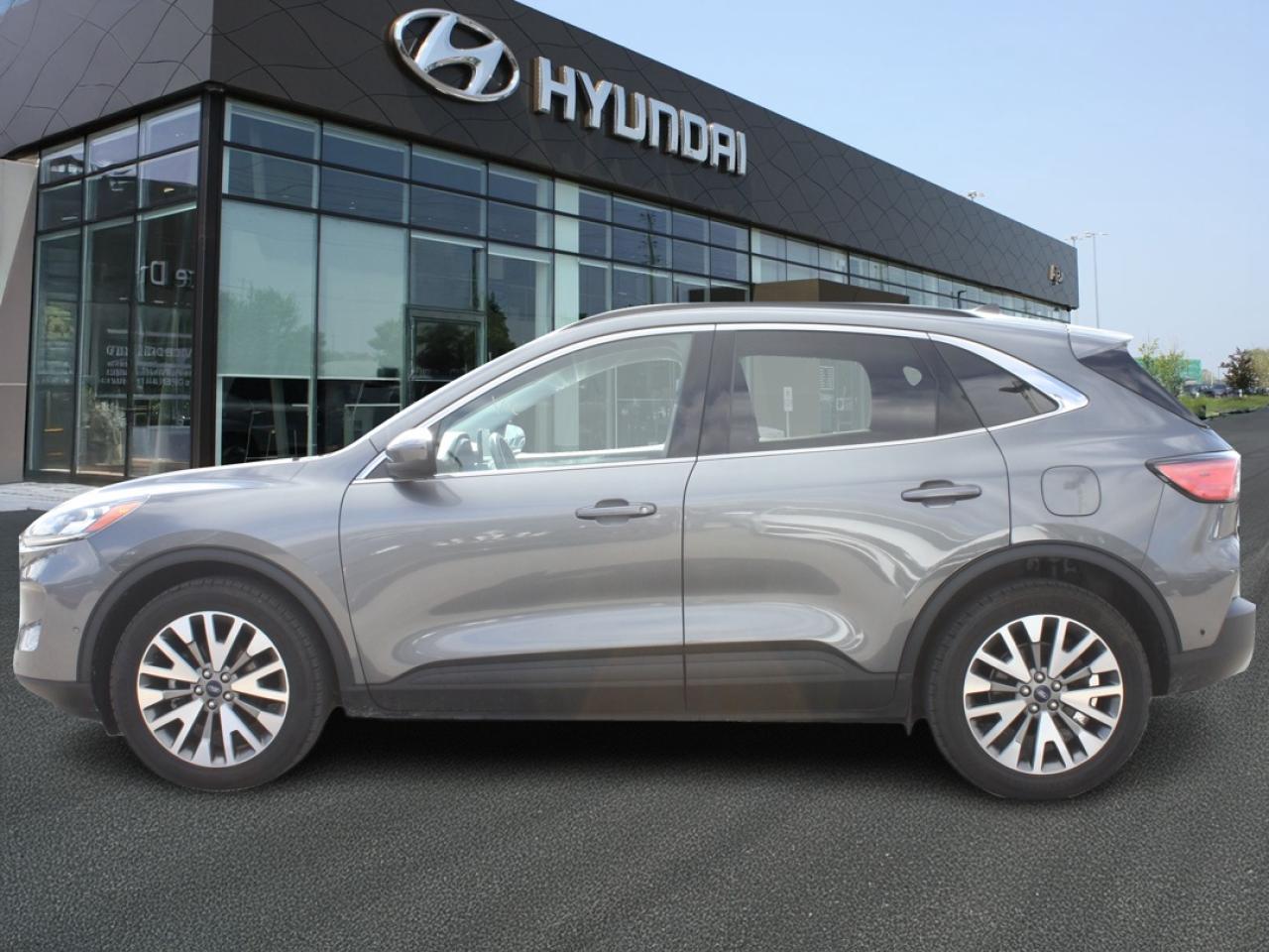 2021 Ford Escape Titanium Hybrid AWD / Leather / Heated Seats / Nav Photo